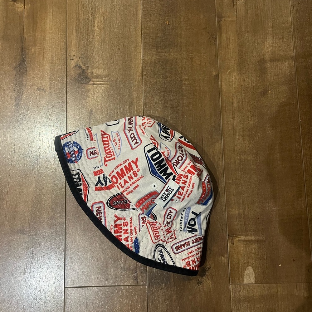 Tommy Hilfiger Black Bucket Hat reversible - Picture 3 of 5